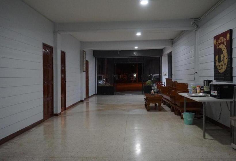 فندق Parichart Place