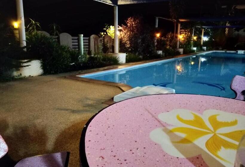 בית מלון כפרי Peace Pool Resort