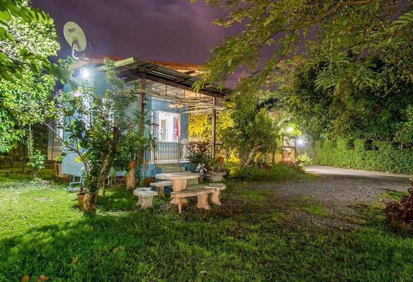 هتل Poomvarin Resort
