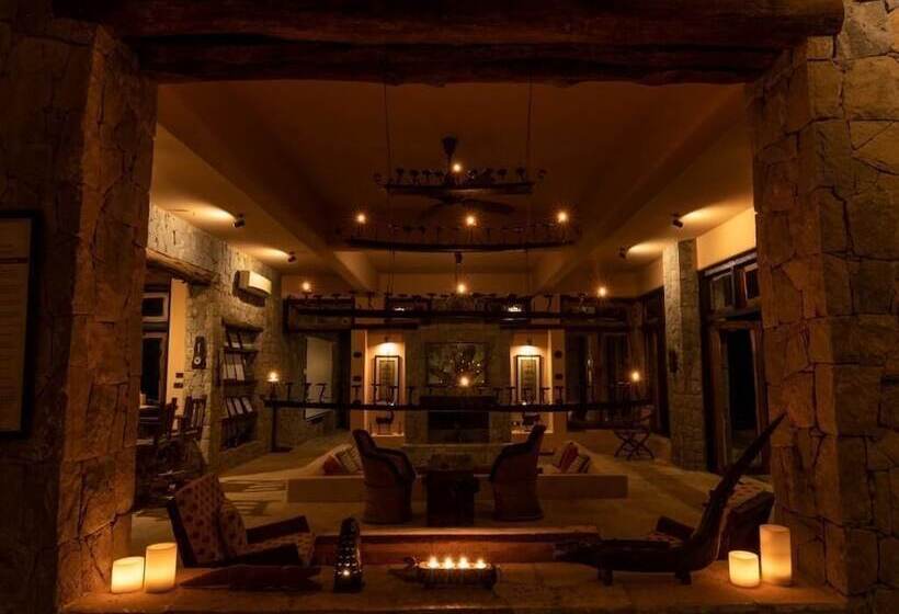 בית מלון כפרי Pugdundee Safaris  Kanha Earth Lodge