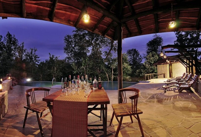 בית מלון כפרי Pugdundee Safaris  Kanha Earth Lodge