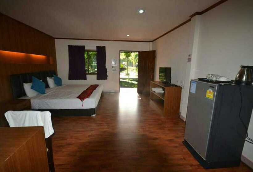 Отель Ruenchan Resort At Khao Phanom