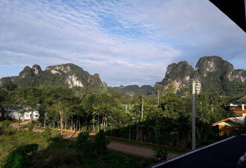 Отель Ruenchan Resort At Khao Phanom