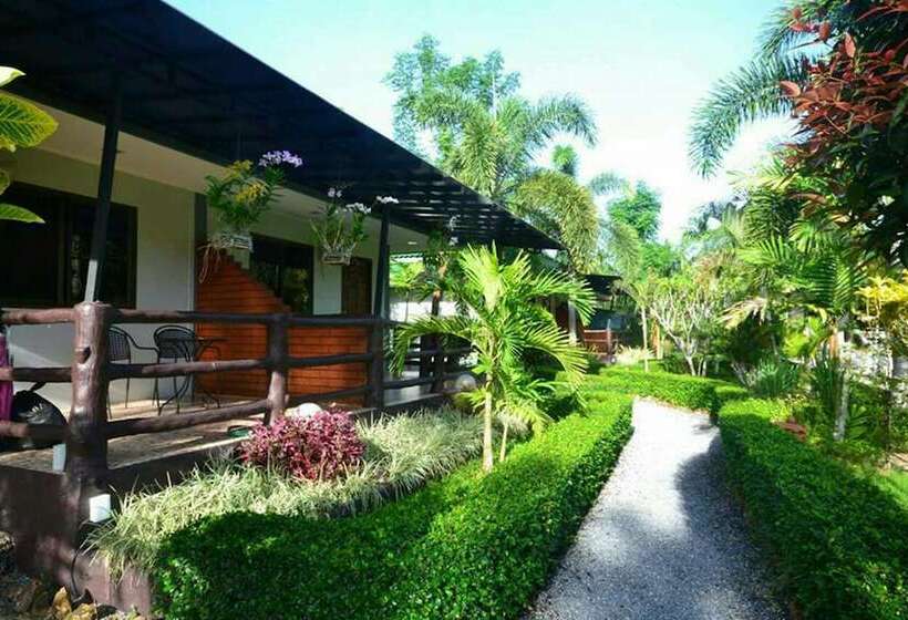 Отель Ruenchan Resort At Khao Phanom