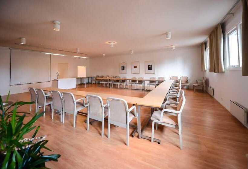 Отель Sea Front