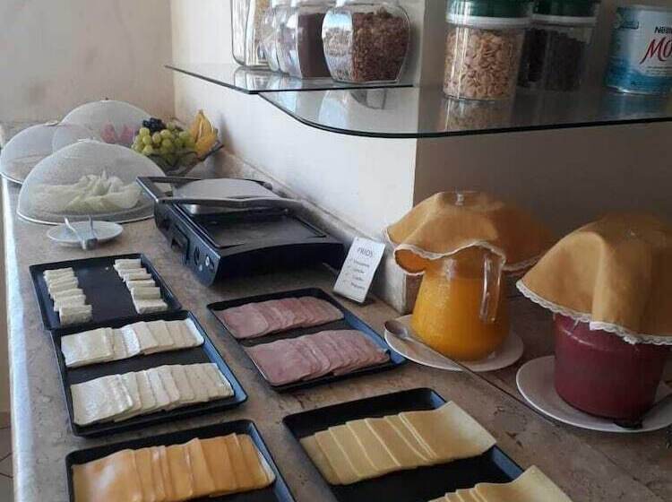 בית מלון כפרי Serra Plaza