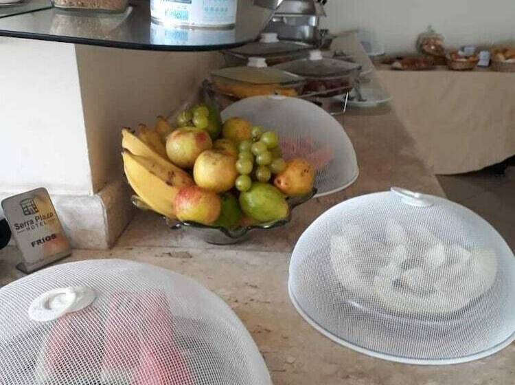 בית מלון כפרי Serra Plaza