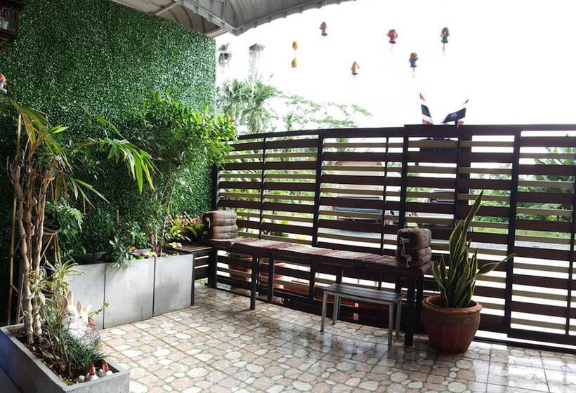 호텔 Sukkasem Guesthouse Thungsong