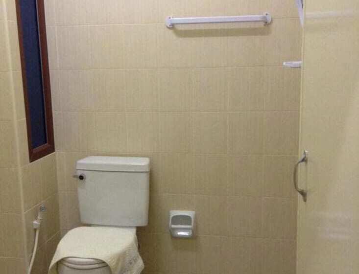 호텔 Sukkasem Guesthouse Thungsong