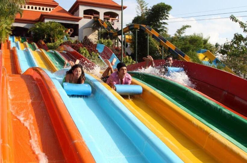 בית מלון כפרי Wonderla Resort