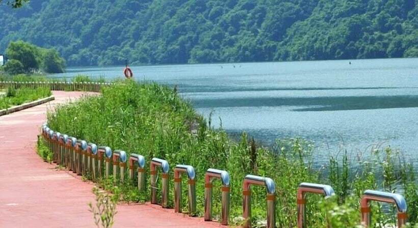 Kkeomeokdari Pension