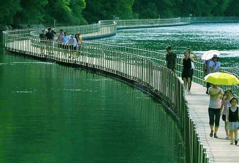 Kkeomeokdari Pension