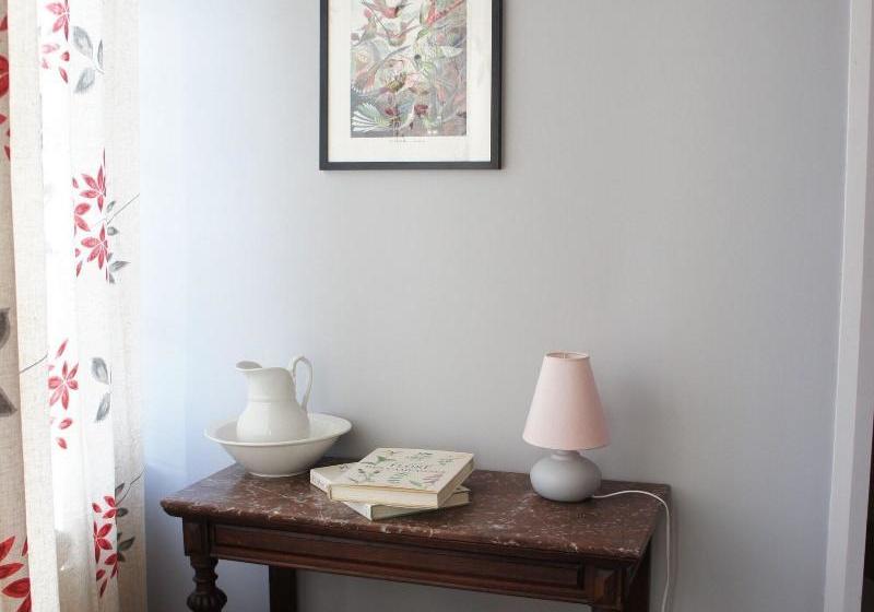 膳宿费 A Travers Chants B&b