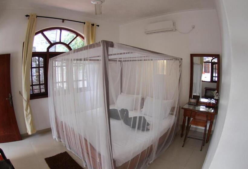 بنسيون Angel Inn Guest House