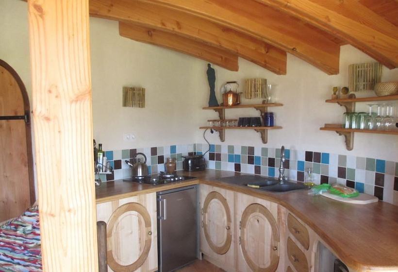 بنسيون Fount De Cousteno