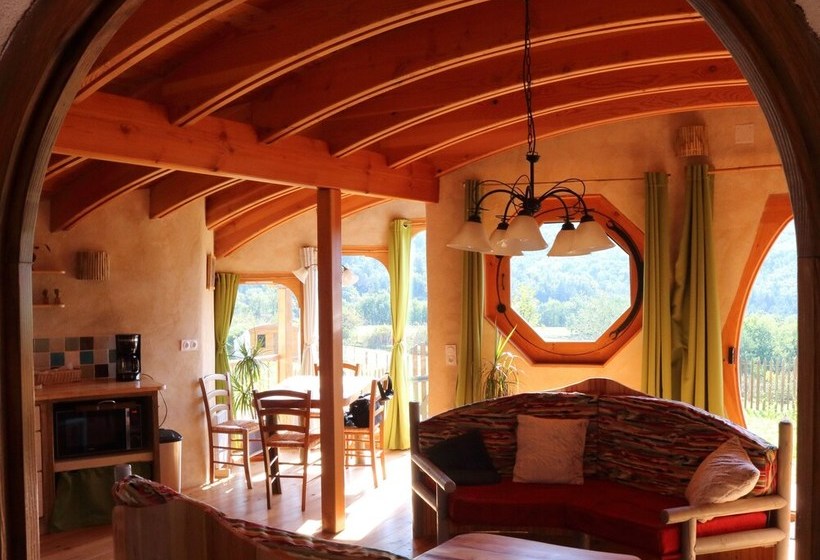 פנסיון Fount De Cousteno