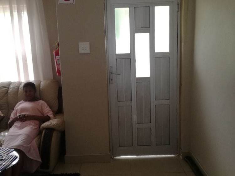 פנסיון Luh Guesthouse