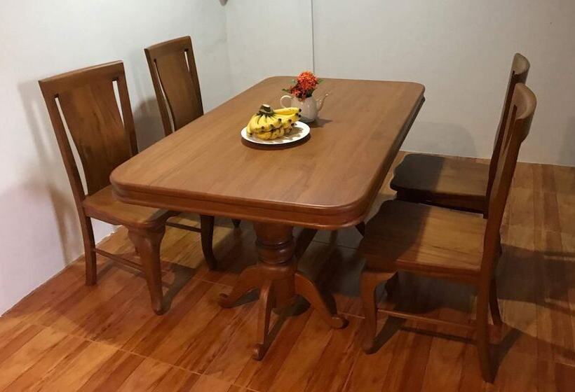 Пансион Maa Damnoen B&b