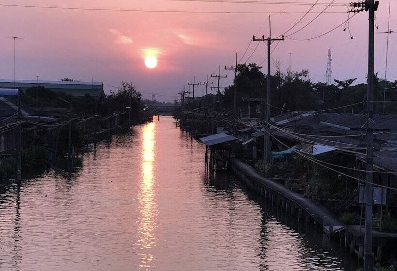 Пансион Maa Damnoen B&b