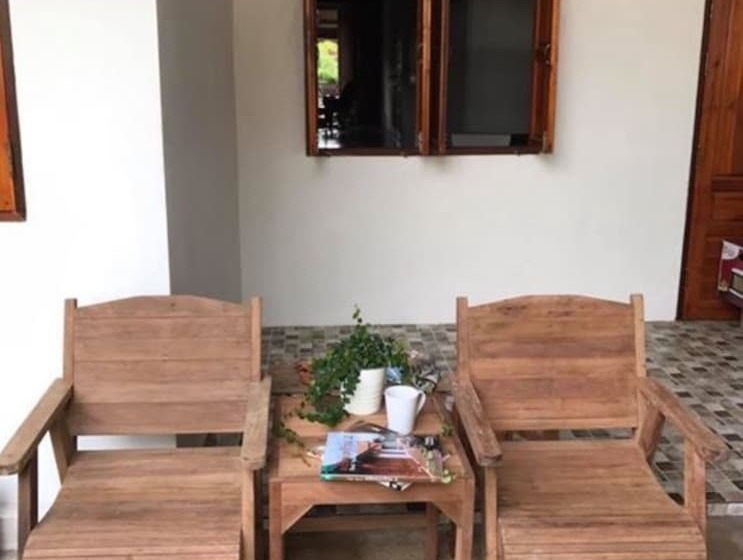 Пансион Maa Damnoen B&b