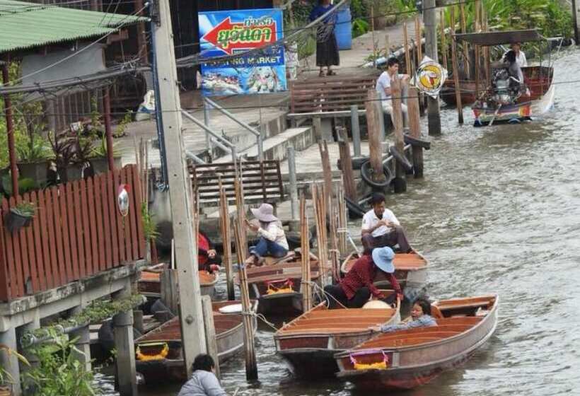 Пансион Maa Damnoen B&b