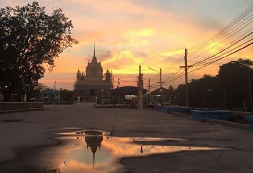 Пансион Maa Damnoen B&b