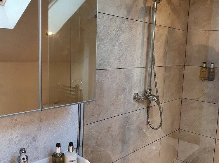 膳宿费 Penryn Guest House