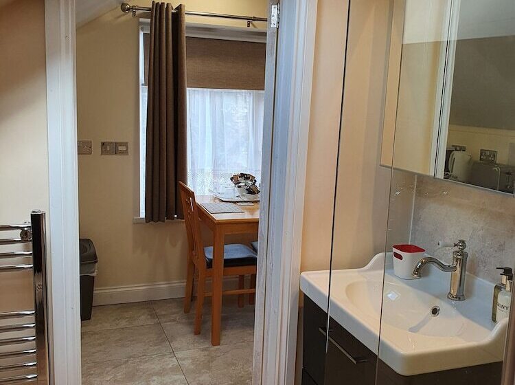 膳宿费 Penryn Guest House