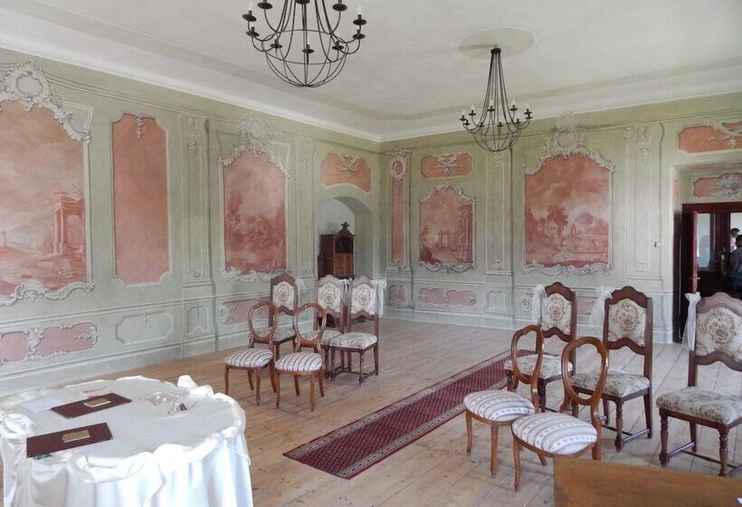 膳宿费 Penzion Zámek Lešany