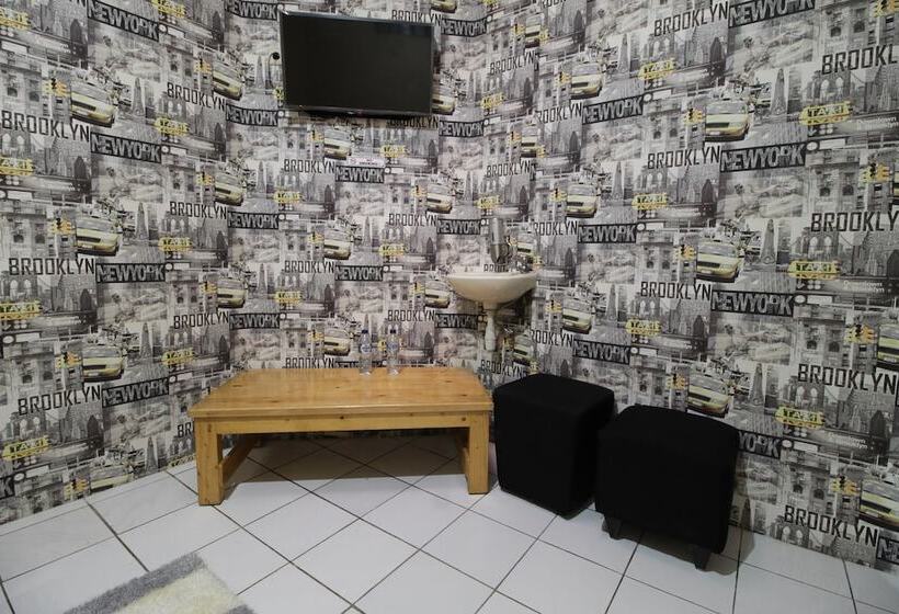 펜션 Reddoorz @ Pondok Kopi