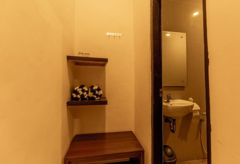 Pensió Semaya One Beach