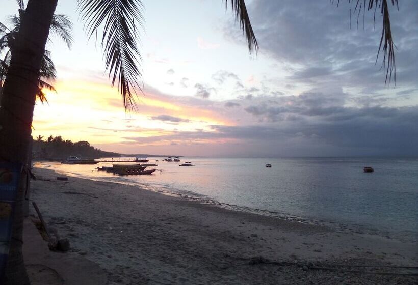 Pensió Semaya One Beach