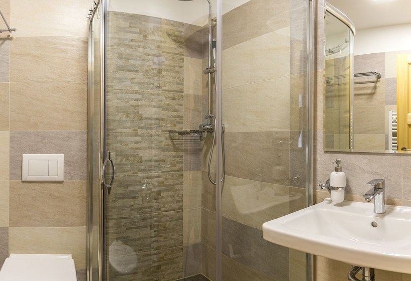 膳宿费 Smrcina Resort