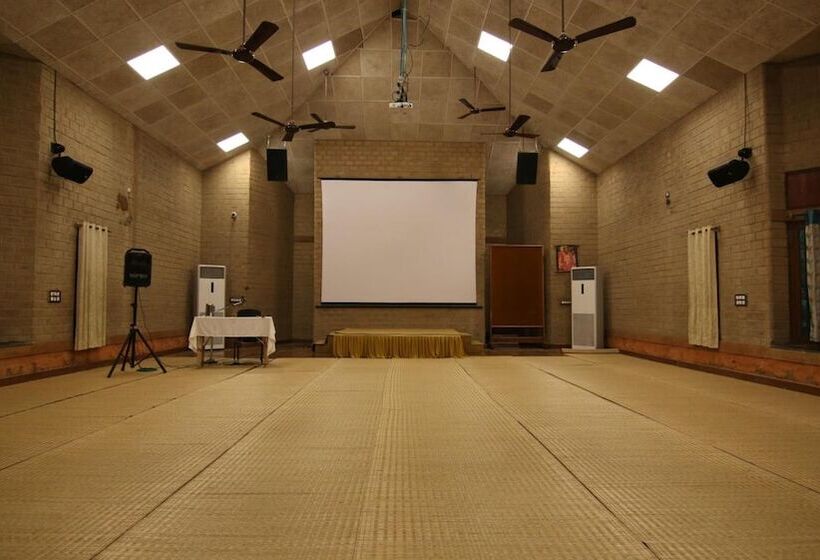 אתר נופש Govardhan Eco Village