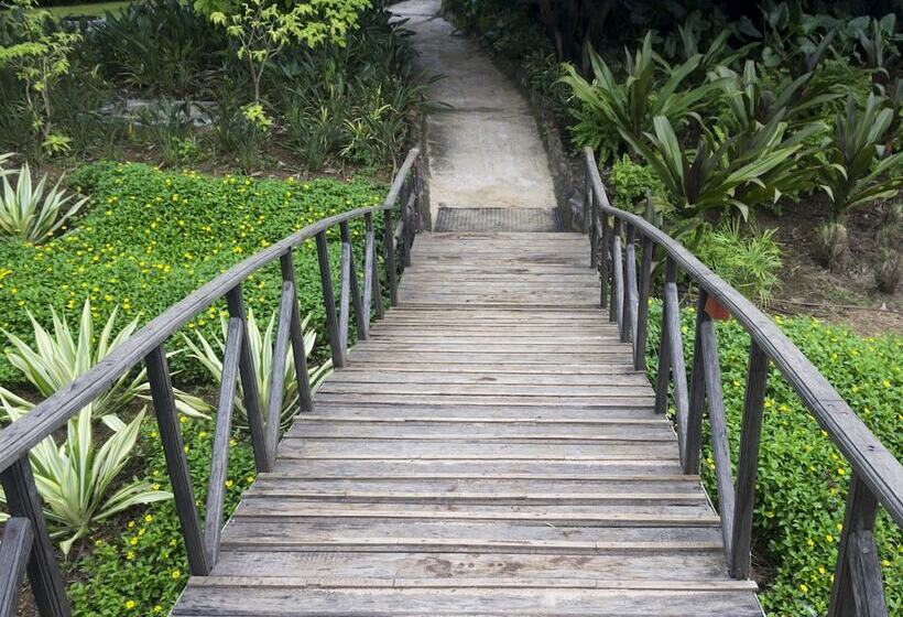 אתר נופש Govardhan Eco Village