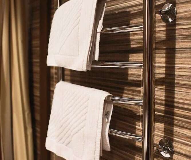 Shishki Na Lampushke   Bavarsky Khutor