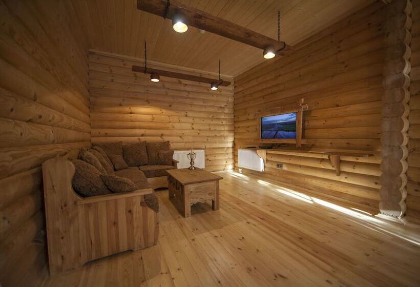 Shishki Na Lampushke   Russkaya Derevnya