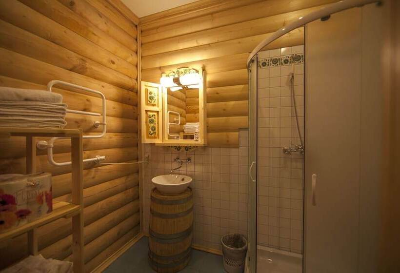 Shishki Na Lampushke   Russkaya Derevnya