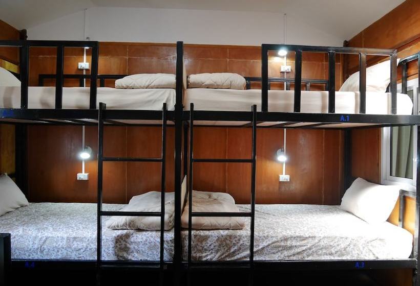 At Pier Hostel Lanta