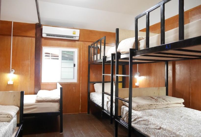 At Pier Hostel Lanta