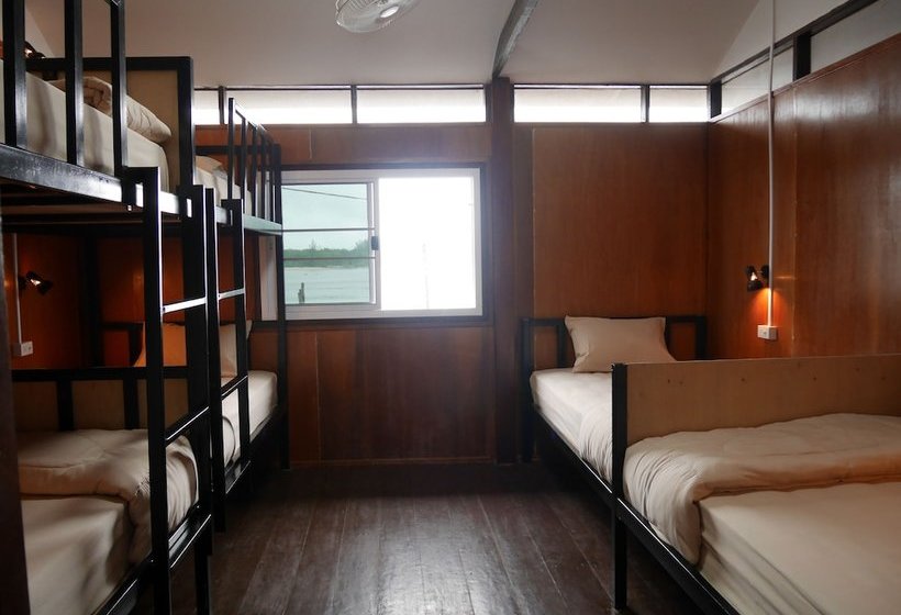 At Pier Hostel Lanta