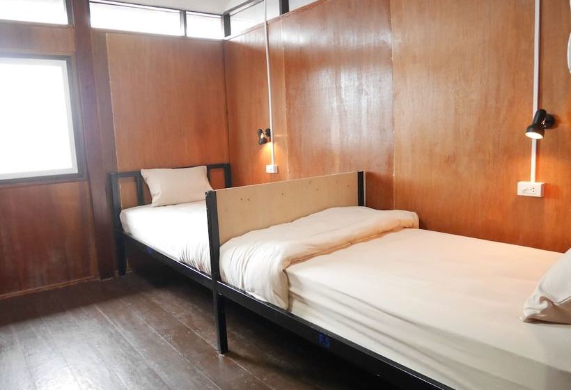 At Pier Hostel Lanta