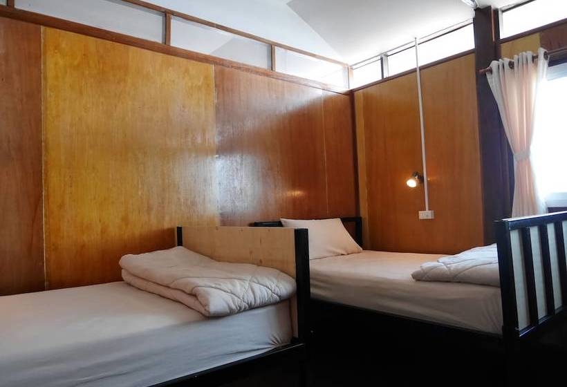 At Pier Hostel Lanta