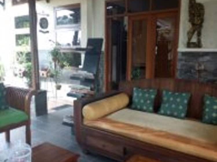 ベッドアンドブレックファースト Kembang Guest House