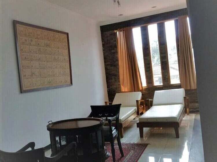 ベッドアンドブレックファースト Kembang Guest House