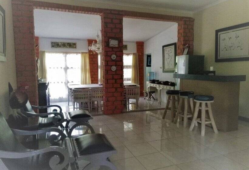 ベッドアンドブレックファースト Kembang Guest House