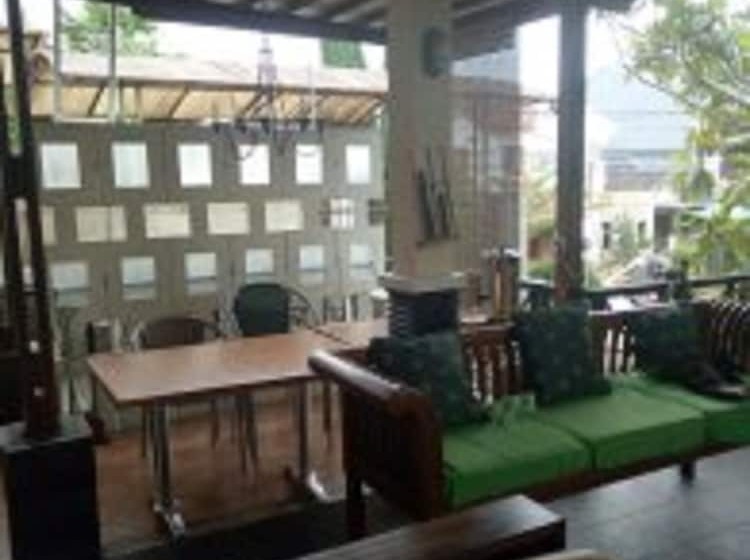 ベッドアンドブレックファースト Kembang Guest House