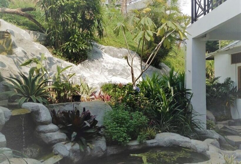 ベッドアンドブレックファースト Kembang Guest House