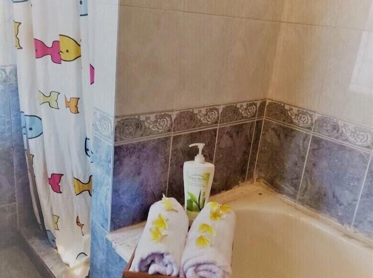 ベッドアンドブレックファースト Kembang Guest House