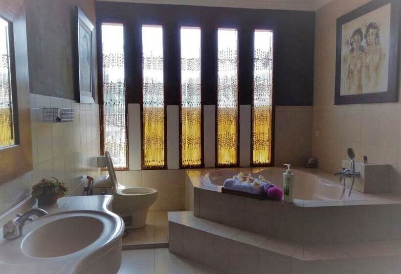 ベッドアンドブレックファースト Kembang Guest House